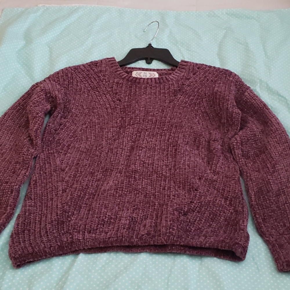 Juniors Girls long sleeve sweater.